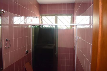 Casa para alugar com 295m², 4 quartos e 4 vagasBanheiro Social