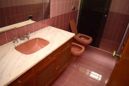 Casa para alugar com 295m², 4 quartos e 4 vagasBanheiro Social