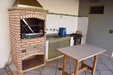 Casa para alugar com 295m², 4 quartos e 4 vagasÁrea comum - Churrasqueira