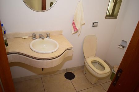 Casa para alugar com 295m², 4 quartos e 4 vagasLavabo