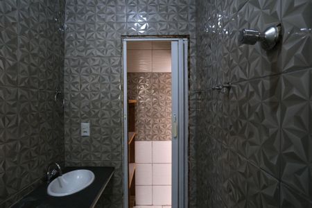 Banheiro de kitnet/studio à venda com 1 quarto, 34m² em São Paulo, Belo Horizonte