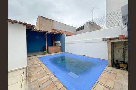 Casa à venda com 300m², 4 quartos e 3 vagas Casa à venda com 300m², 4 quartos e 3 vagasPiscina