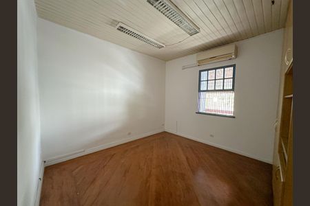 Casa à venda com 300m², 4 quartos e 3 vagas Casa à venda com 300m², 4 quartos e 3 vagasQuarto 1