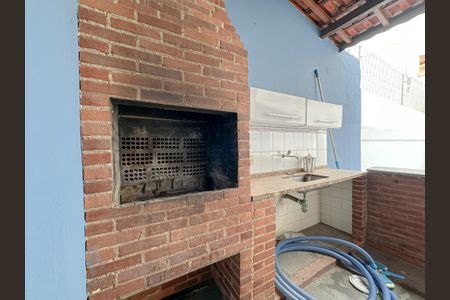 Casa à venda com 300m², 4 quartos e 3 vagas Casa à venda com 300m², 4 quartos e 3 vagasChurrasnqueira