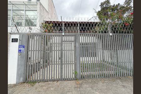 Casa à venda com 300m², 4 quartos e 3 vagas Casa à venda com 300m², 4 quartos e 3 vagasFachada