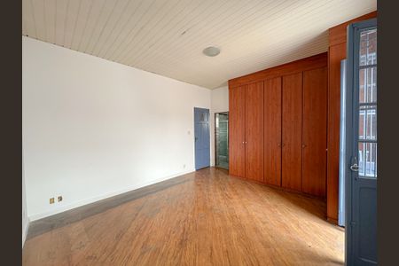 Casa à venda com 300m², 4 quartos e 3 vagas Casa à venda com 300m², 4 quartos e 3 vagasSuíte