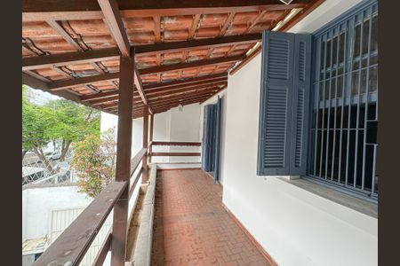 Casa à venda com 300m², 4 quartos e 3 vagas Casa à venda com 300m², 4 quartos e 3 vagasVaranda Quarto 2