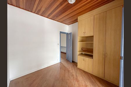 Casa à venda com 300m², 4 quartos e 3 vagas Casa à venda com 300m², 4 quartos e 3 vagasQuarto 2