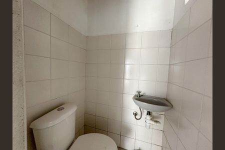 Casa à venda com 300m², 4 quartos e 3 vagas Casa à venda com 300m², 4 quartos e 3 vagasEdícula - Banheiro Social