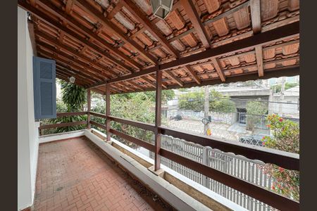 Casa à venda com 300m², 4 quartos e 3 vagas Casa à venda com 300m², 4 quartos e 3 vagasVaranda Quarto 2