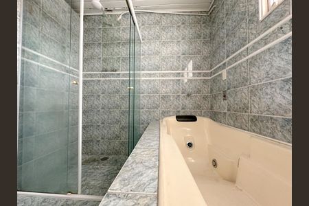 Casa à venda com 300m², 4 quartos e 3 vagas Casa à venda com 300m², 4 quartos e 3 vagasBanheiro Suíte