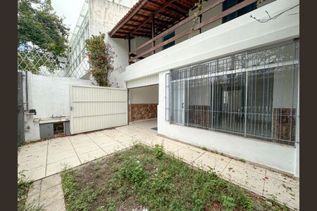 Casa à venda com 300m², 4 quartos e 3 vagas Casa à venda com 300m², 4 quartos e 3 vagasGaragem