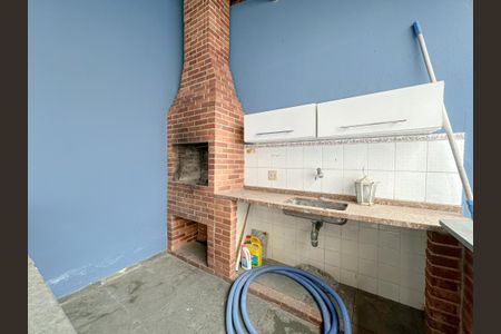 Casa à venda com 300m², 4 quartos e 3 vagas Casa à venda com 300m², 4 quartos e 3 vagasChurrasnqueira