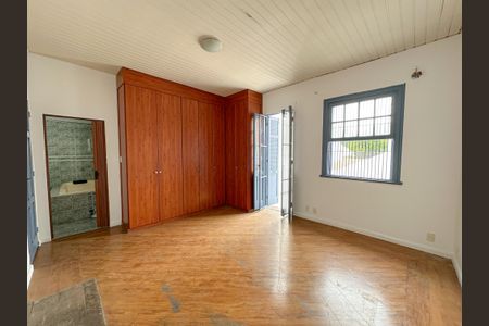 Casa à venda com 300m², 4 quartos e 3 vagas Casa à venda com 300m², 4 quartos e 3 vagasSuíte