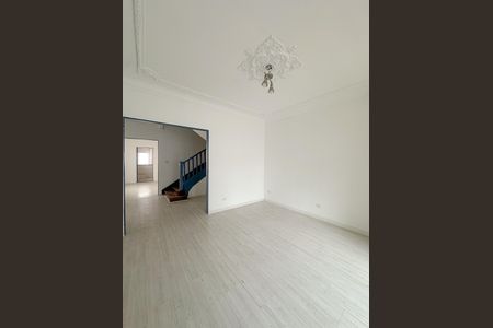 Casa à venda com 300m², 4 quartos e 3 vagas Casa à venda com 300m², 4 quartos e 3 vagasSala