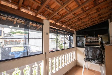 Casa à venda com 140m², 4 quartos e 2 vagas Casa à venda com 140m², 4 quartos e 2 vagasVaranda