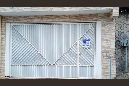 Casa à venda com 140m², 4 quartos e 2 vagas Casa à venda com 140m², 4 quartos e 2 vagasFachada