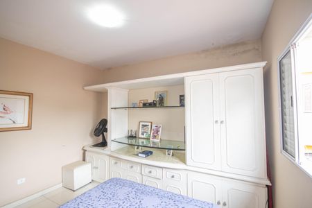 Casa à venda com 140m², 4 quartos e 2 vagas Casa à venda com 140m², 4 quartos e 2 vagasSuíte