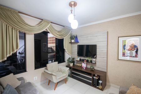 Sala de casa à venda com 4 quartos, 140m² em Vila Nova Galvão, São Paulo