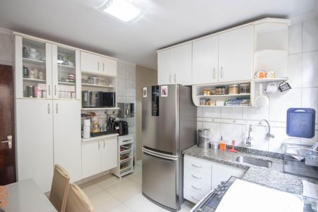 Casa à venda com 140m², 4 quartos e 2 vagas Casa à venda com 140m², 4 quartos e 2 vagasCozinha