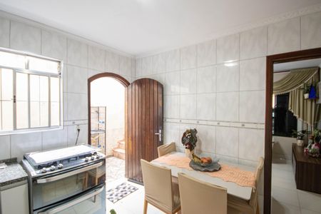 Casa à venda com 140m², 4 quartos e 2 vagas Casa à venda com 140m², 4 quartos e 2 vagasCozinha