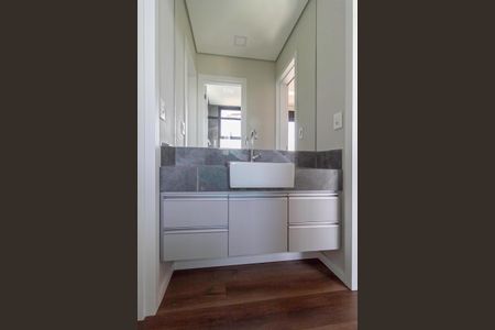 Apartamento à venda com 293m², 4 quartos e 6 vagasBanheiro da Semi Suíte 1 e 2