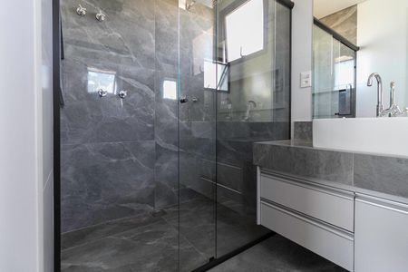 Apartamento à venda com 293m², 4 quartos e 6 vagasBanheiro da Suíte 2