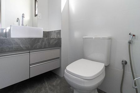 Apartamento à venda com 293m², 4 quartos e 6 vagasBanheiro da Suíte 2