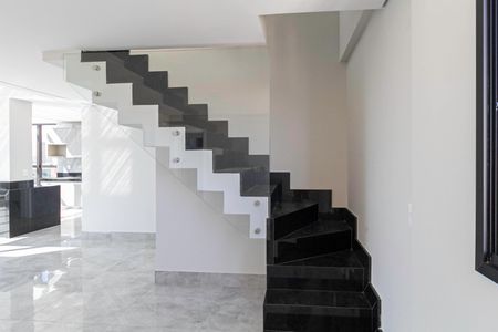 Apartamento à venda com 293m², 4 quartos e 6 vagasEscada