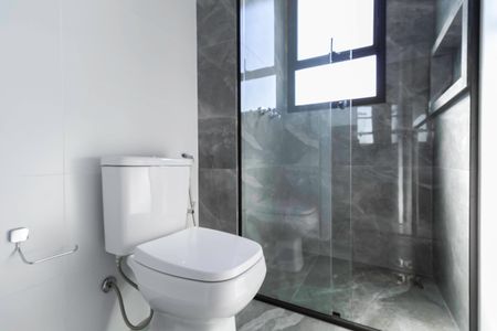 Apartamento à venda com 293m², 4 quartos e 6 vagasBanheiro da Semi Suíte 1 e 2