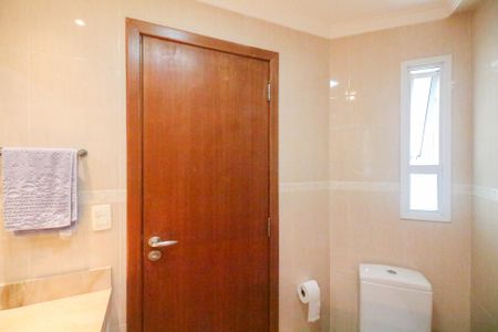 Apartamento à venda com 188m², 3 quartos e 4 vagasBanheiro da Suíte 2