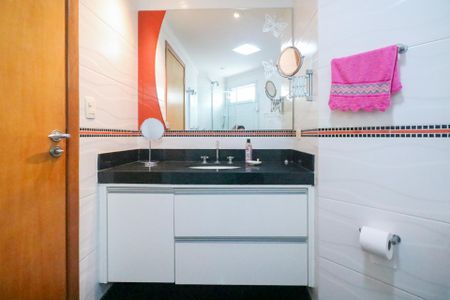 Apartamento à venda com 188m², 3 quartos e 4 vagasBanheiro da Suíte 1