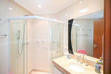 Apartamento à venda com 188m², 3 quartos e 4 vagasBanheiro da Suíte 2