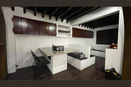 Sala de casa para alugar com 6 quartos, 350m² em Jardim Guanabara, Rio de Janeiro