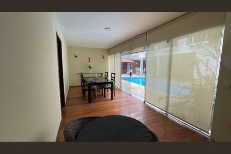 Sala de casa para alugar com 6 quartos, 350m² em Jardim Guanabara, Rio de Janeiro