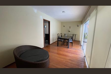 Casa para alugar com 350m², 6 quartos e 3 vagasSala