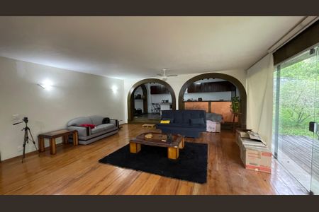 Casa para alugar com 350m², 6 quartos e 3 vagasSala