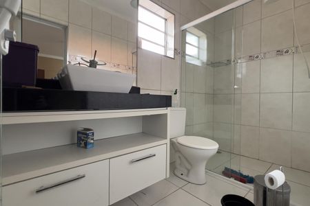 Casa à venda com 180m², 2 quartos e sem vagaBanheiro da Suíte