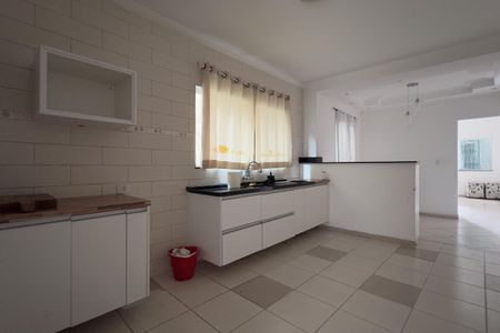 Casa à venda com 180m², 2 quartos e sem vagaCozinha e Área de Serviço