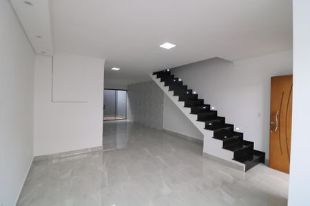 Sala de casa à venda com 3 quartos, 110m² em Vila Charlote, São Paulo