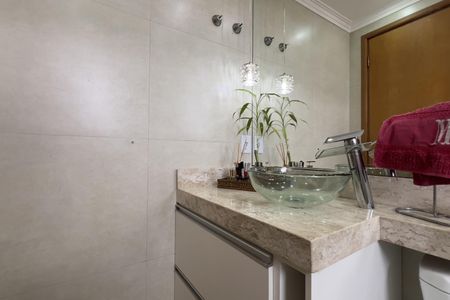 Apartamento à venda com 77m², 3 quartos e 2 vagasBanheiro da Suíte