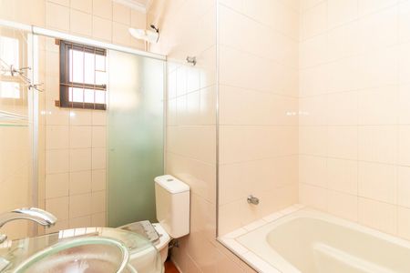 Casa à venda com 200m², 4 quartos e 3 vagasBanheiro da Suíte 1