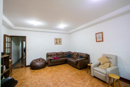 Casa à venda com 180m², 3 quartos e 4 vagasSala