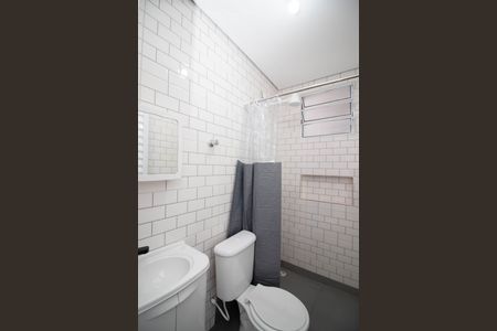 Banheiro de apartamento para alugar com 1 quarto, 21m² em Portal dos Gramados, Guarulhos