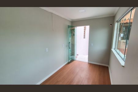 Casa à venda com 200m², 3 quartos e 4 vagasQuarto com Banheiro externo