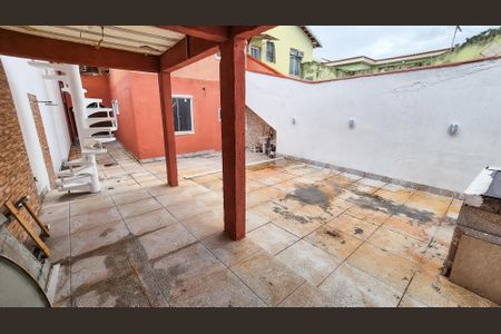 Casa à venda com 200m², 3 quartos e 4 vagasÁrea Externa