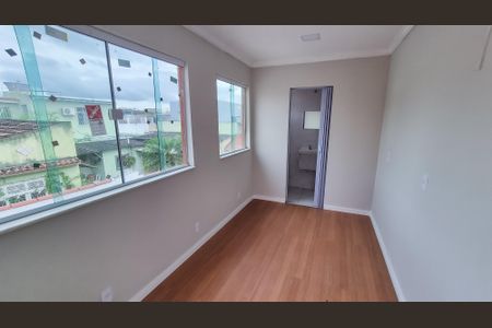 Casa à venda com 200m², 3 quartos e 4 vagasQuarto com Banheiro externo