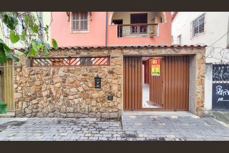 Casa à venda com 200m², 3 quartos e 4 vagasFachada