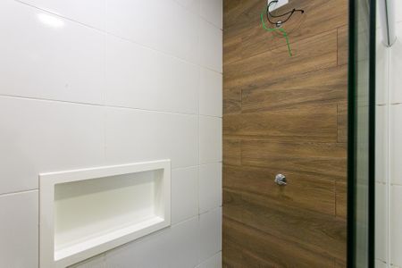 Banheiro de kitnet/studio para alugar com 1 quarto, 33m² em Vila Esperança, São Paulo