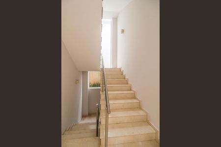 Casa de condomínio à venda com 489m², 4 quartos e 4 vagas Casa de condomínio à venda com 489m², 4 quartos e 4 vagasHall